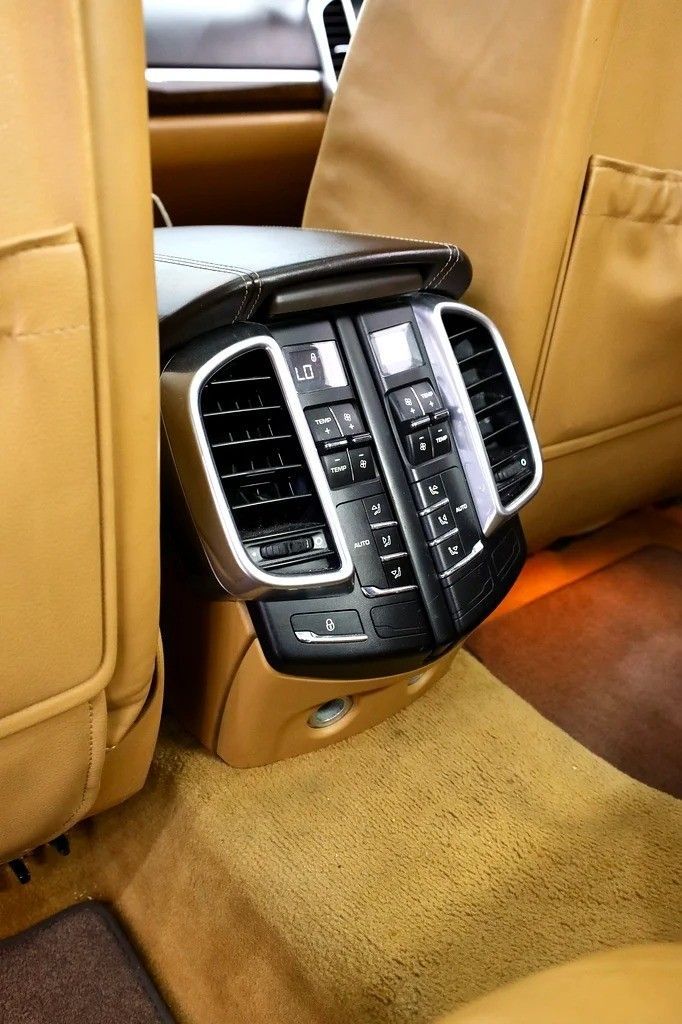 Подержанный Porsche Cayenne S II (958), 4.8 л, 2012 в Дубае от Al Faris Motors Серый цвет. GCC | AUTO.AE