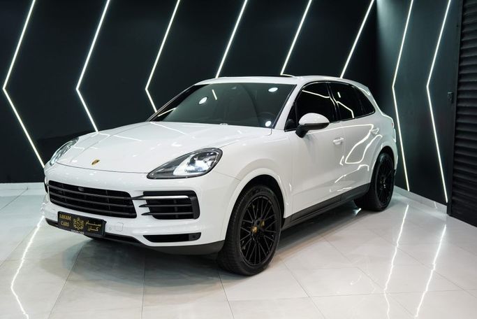 Подержанный Porsche Cayenne III, 3.0 л, 2023 в Дубае от Sanam Cars Белый цвет. GCC | AUTO.AE