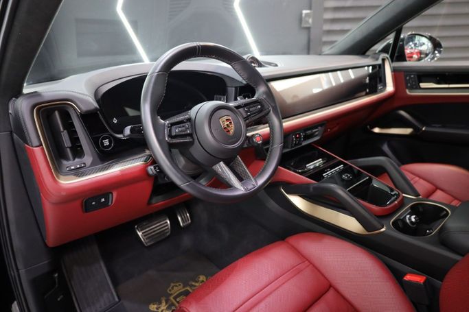 Подержанный Porsche Cayenne Turbo GT Coupé III Рестайлинг, 4.0 л, 2024 в Дубае от Sanam Cars Черный цвет. GCC | AUTO.AE