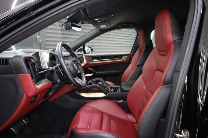 Подержанный Porsche Cayenne Turbo GT Coupé III Рестайлинг, 4.0 л, 2024 в Дубае от Sanam Cars Черный цвет. GCC | AUTO.AE