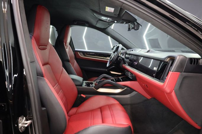 Подержанный Porsche Cayenne Turbo GT Coupé III Рестайлинг, 4.0 л, 2024 в Дубае от Sanam Cars Черный цвет. GCC | AUTO.AE