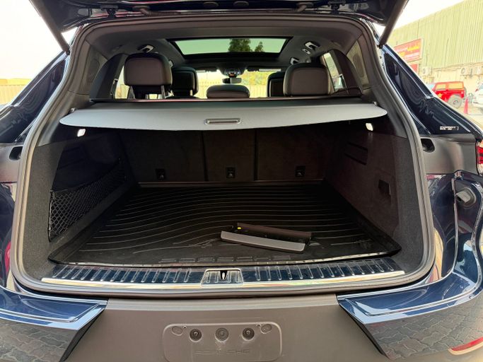 Used Porsche Cayenne Coupé III Facelift, 3.0 l, 2024 in Dubai, Blue color. Other | AUTO.AE