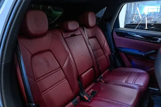 Подержанный Porsche Cayenne III, 3.0 л, 2022 в Дубае от A1 Luxury Motors Белый цвет. GCC | AUTO.AE