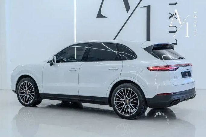 Подержанный Porsche Cayenne III, 3.0 л, 2022 в Дубае от A1 Luxury Motors Белый цвет. GCC | AUTO.AE
