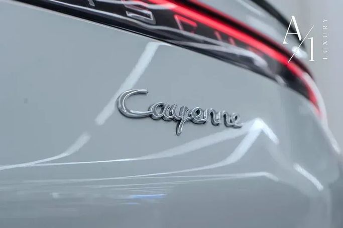 Подержанный Porsche Cayenne Coupé III, 3.0 л, 2023 в Дубае от A1 Luxury Motors Белый цвет. GCC | AUTO.AE