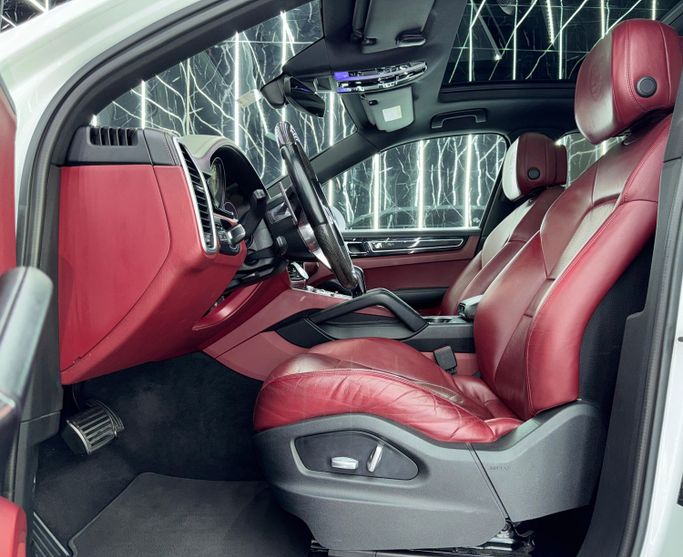 Used Porsche Cayenne S Coupé III, 2.9 l, 2019 in Dubai by Zeus Motors, White color. GCC Specs | AUTO.AE