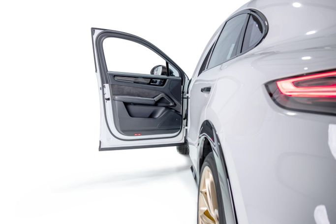 Подержанный Porsche Cayenne Turbo GT Coupé III, 4.0 л, 2022 в Дубае от The Car Superstore Другой цвет цвет. Other | AUTO.AE