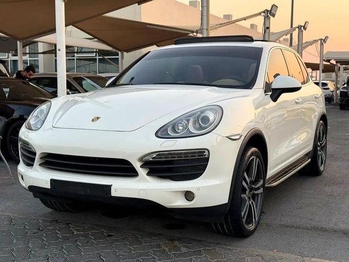 Подержанный Porsche Cayenne S II (958), 4.8 л, 2011 в Дубае от Al Qemah Used Cars Белый цвет. GCC | AUTO.AE