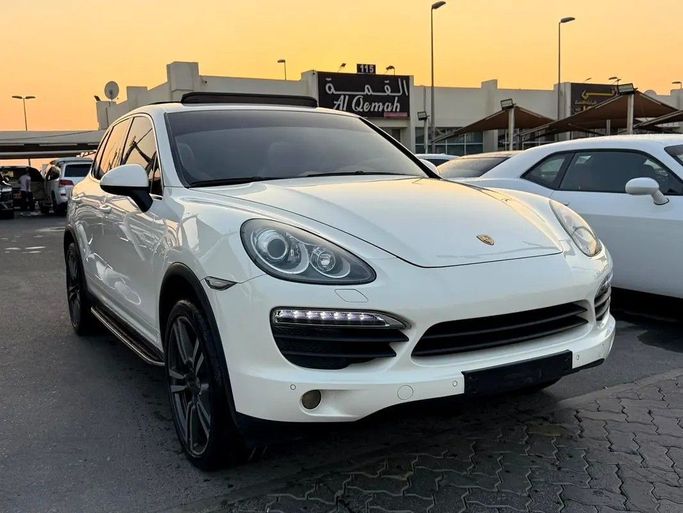 Подержанный Porsche Cayenne S II (958), 4.8 л, 2011 в Дубае от Al Qemah Used Cars Белый цвет. GCC | AUTO.AE