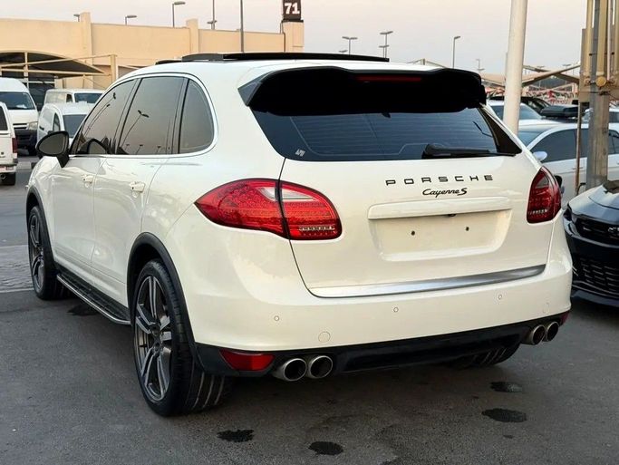 Подержанный Porsche Cayenne S II (958), 4.8 л, 2011 в Дубае от Al Qemah Used Cars Белый цвет. GCC | AUTO.AE