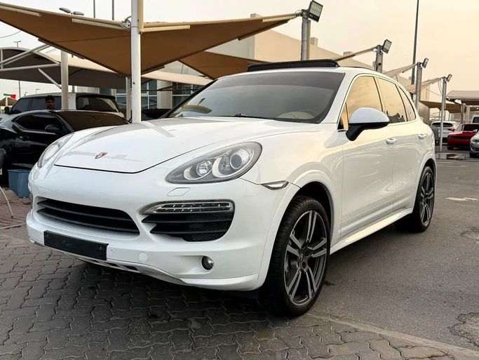 Подержанный Porsche Cayenne S II (958), 4.8 л, 2013 в Дубае от Al Qemah Used Cars Белый цвет. GCC | AUTO.AE