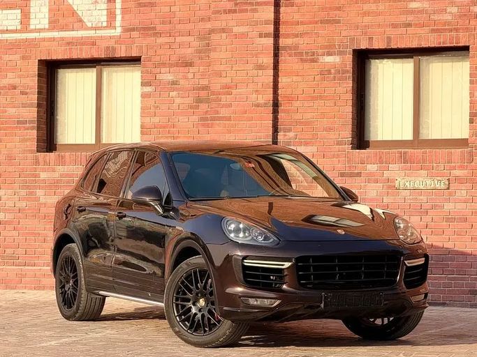 Подержанный Porsche Cayenne GTS II Рестайлинг (958), 3.6 л, 2016 в Дубае от Morya Jeswani Cars Черный цвет. GCC | AUTO.AE