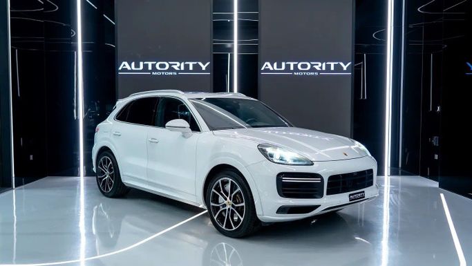 Подержанный Porsche Cayenne Turbo III, 4.0 л, 2019 в Дубае от Autority Motors Белый цвет. Японская | AUTO.AE