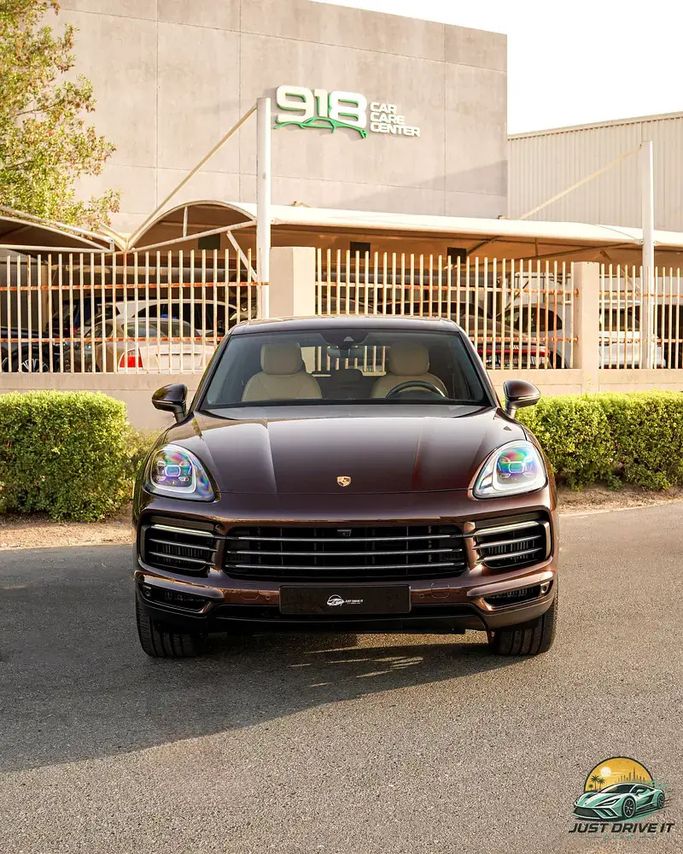Подержанный Porsche Cayenne III (9Y0 / 9Y3), 3.0 л, 2019 в Дубае от JUST DRIVE IT Коричневый цвет. GCC | AUTO.AE | Объявление #273498