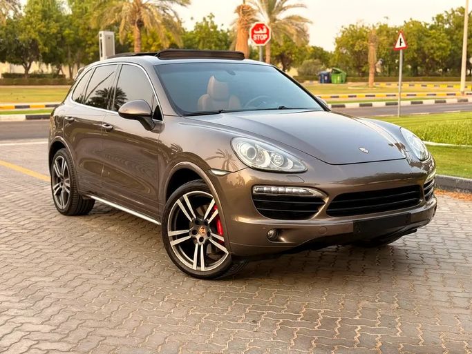 مستعملة Porsche Cayenne S II (958), 4.8 l, 2014 في في الإمارات, دبي من Al Qemah Used Cars، اللون بني. مواصفات الخليج | AUTO.AE | إعلان #281431