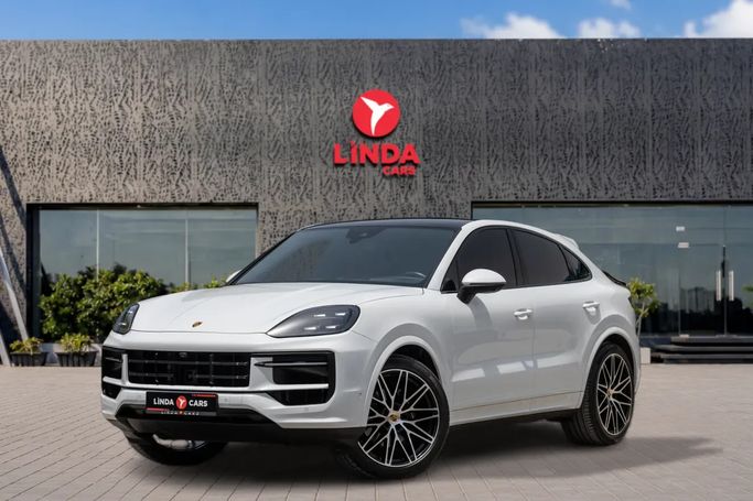 مستعملة ⁦Porsche Cayenne Coupé ثالثاً فيس ليفت، 3.0 l، 2024⁩ في في الإمارات, دبي من Linda Cars، اللون أبيض. مواصفات الخليج | AUTO.AE | إعلان #290065