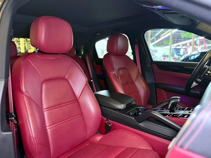 Подержанный Porsche Cayenne Coupé III (E3.2) Рестайлинг, 3.0 л, 2023 в ОАЭ, Дубай от GE Motors Серый цвет. GCC | AUTO.AE | Объявление #295433 — фото 12 из 17