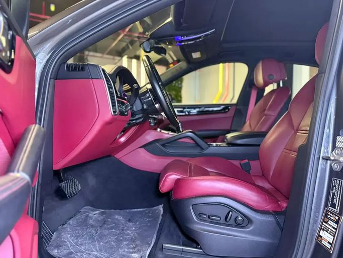 Подержанный Porsche Cayenne Coupé III (E3.2) Рестайлинг, 3.0 л, 2023 в ОАЭ, Дубай от GE Motors Серый цвет. GCC | AUTO.AE | Объявление #295433 — фото 13 из 17