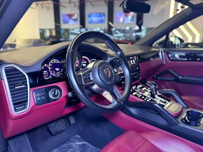 Подержанный Porsche Cayenne Coupé III (E3.2) Рестайлинг, 3.0 л, 2023 в ОАЭ, Дубай от GE Motors Серый цвет. GCC | AUTO.AE | Объявление #295433 — фото 15 из 17
