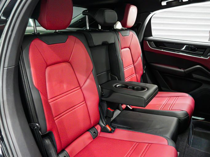Used Porsche Cayenne Coupé III Facelift, 3.0 l, 2024 in UAE, Dubai by Sanam Cars, Black color. GCC Specs | AUTO.AE | Listing #295626 — photo 14 of 26