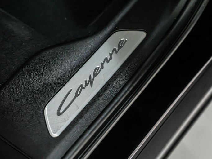 Used Porsche Cayenne Coupé III Facelift, 3.0 l, 2024 in UAE, Dubai by Sanam Cars, Black color. GCC Specs | AUTO.AE | Listing #295626 — photo 18 of 26