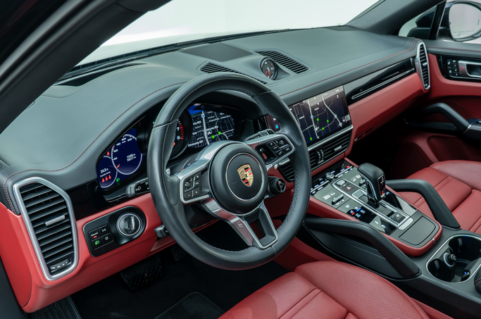 Used Porsche Cayenne Coupé III Facelift, 3.0 l, 2023 in UAE, Dubai by Premium Plus Automotive, Navy Blue color. GCC Specs | AUTO.AE | Listing #296345 — photo 14 of 26