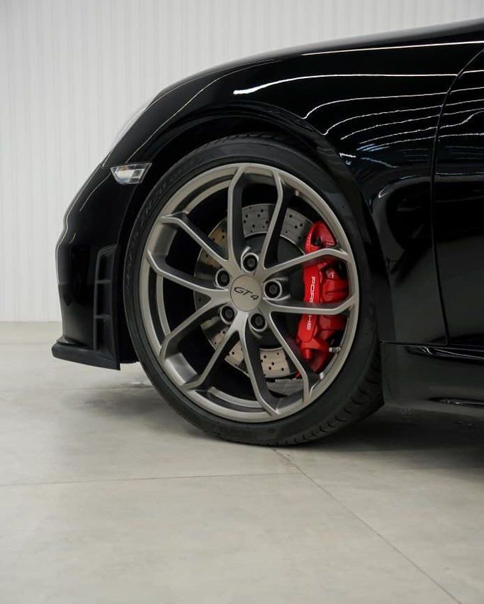 Подержанный Porsche Cayman GT4 II 718 (982), 4.0 л, 2020 в Дубае от GCC Super Motors Черный цвет. GCC | AUTO.AE