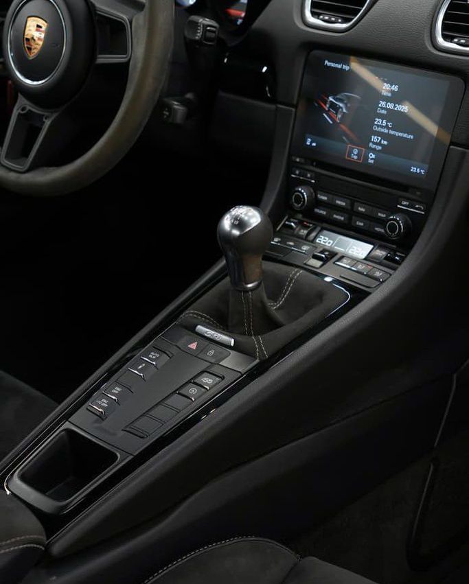 Подержанный Porsche Cayman GT4 II 718 (982), 4.0 л, 2020 в Дубае от GCC Super Motors Черный цвет. GCC | AUTO.AE