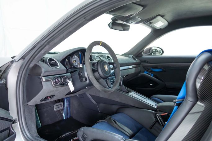 Подержанный Porsche Cayman GT4 RS II 718 (982), 4.0 л, 2024 в Дубае от The Car Superstore Серый цвет. GCC | AUTO.AE