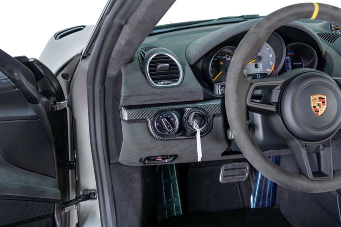 Подержанный Porsche Cayman GT4 RS II 718 (982), 4.0 л, 2024 в Дубае от The Car Superstore Серый цвет. GCC | AUTO.AE