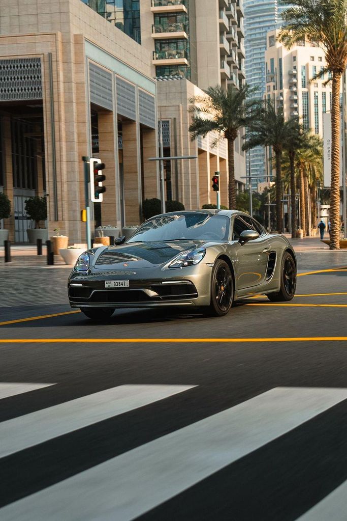 Porsche Cayman T III 718 (982), 2024 купе  класса в Дубае от Lite Rent серый цвет | AUTO.AE