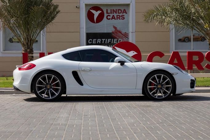 Подержанный Porsche Cayman S II (981), 3.4 л, 2015 в Дубае от Linda Cars Белый цвет. GCC | AUTO.AE