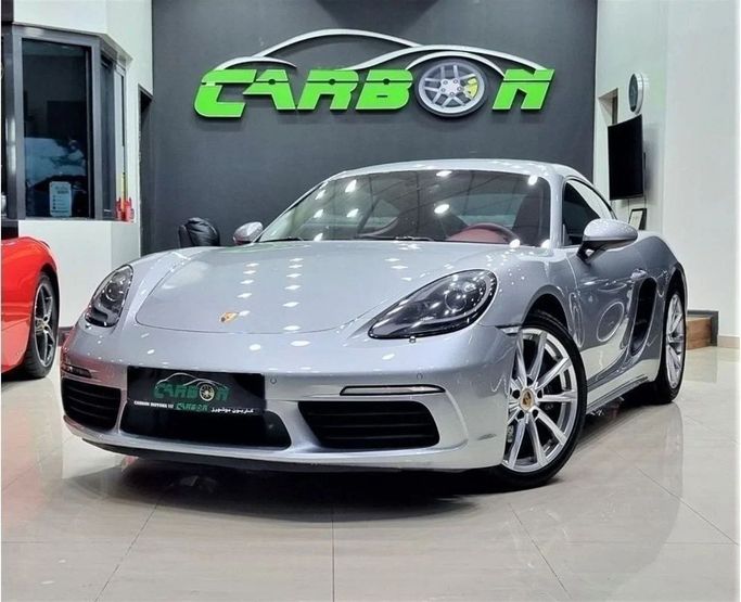 Подержанный Porsche Cayman III 718 (982), 2.0 л, 2018 в Дубае от Carbon Cars Серебристый цвет. GCC | AUTO.AE