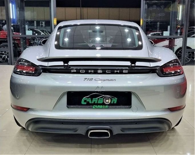 Подержанный Porsche Cayman III 718 (982), 2.0 л, 2018 в Дубае от Carbon Cars Серебристый цвет. GCC | AUTO.AE