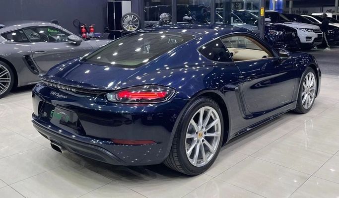 Подержанный Porsche Cayman III 718 (982), 2.0 л, 2017 в Дубае от Carbon Cars Тёмно-синий цвет. GCC | AUTO.AE