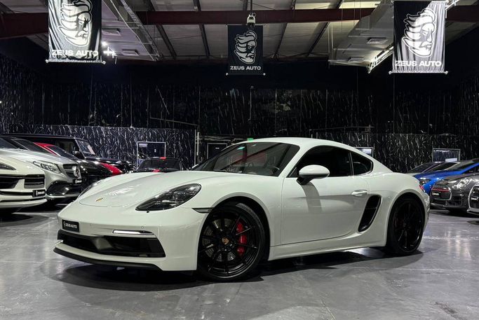 مستعملة Porsche Cayman GTS ثالثاً 718 (982), 4.0 l, 2022 في في الإمارات, دبي من Zeus Motors، اللون أبيض. مواصفات الخليج | AUTO.AE | إعلان #278513