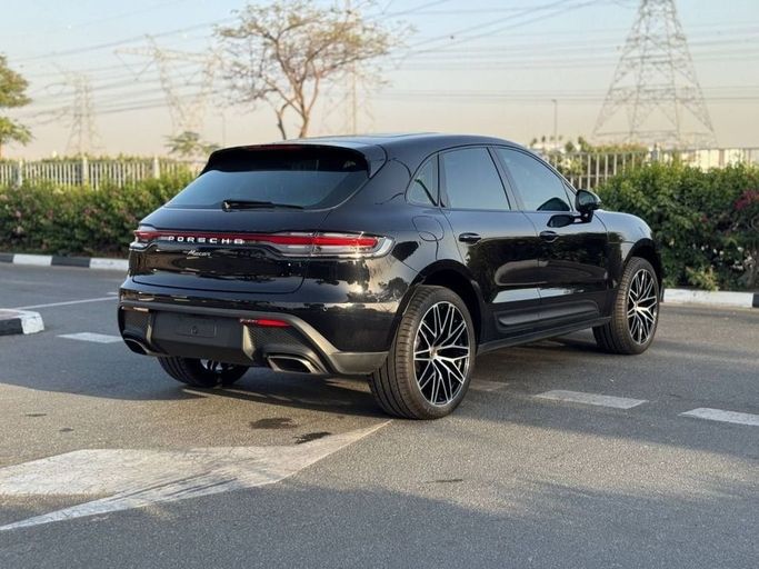 Подержанный Porsche Macan I Рестайлинг 2, 2.0 л, 2024 в Дубае от Royal Motors Черный цвет. GCC | AUTO.AE