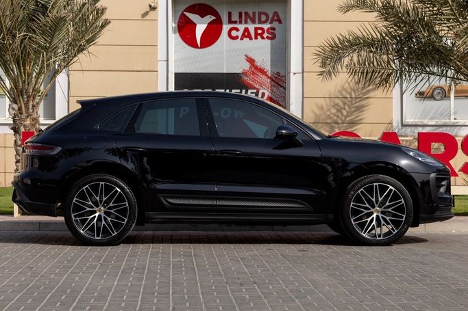 Used Porsche Macan I Facelift 2, 2.0 l, 2023 in Dubai by Linda Cars, Black color. GCC Specs | AUTO.AE