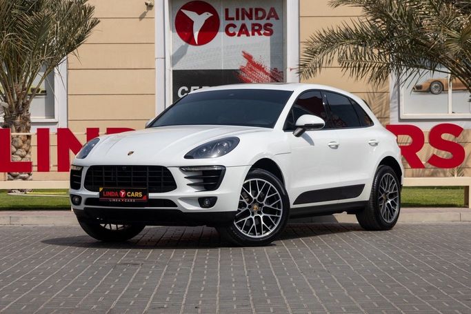 Used Porsche Macan I, 2.0 l, 2018 in Dubai by Linda Cars, White color. GCC Specs | AUTO.AE