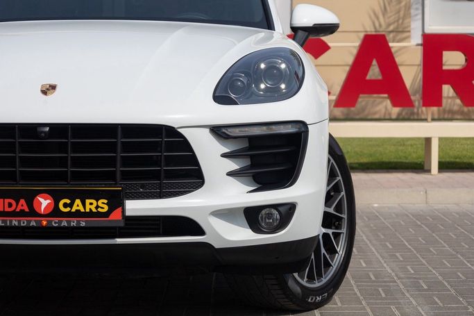 Used Porsche Macan I, 2.0 l, 2018 in Dubai by Linda Cars, White color. GCC Specs | AUTO.AE