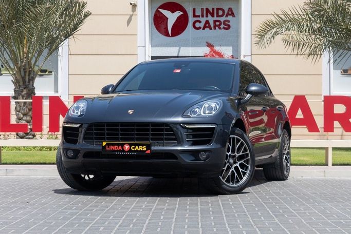 Used Porsche Macan I Facelift, 2.0 l, 2018 in Dubai by Linda Cars, Grey color. GCC Specs | AUTO.AE