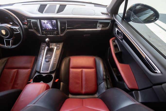 Used Porsche Macan I Facelift, 2.0 l, 2018 in Dubai by Linda Cars, Grey color. GCC Specs | AUTO.AE