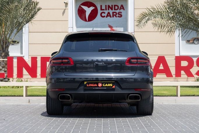 Used Porsche Macan I Facelift, 2.0 l, 2018 in Dubai by Linda Cars, Grey color. GCC Specs | AUTO.AE