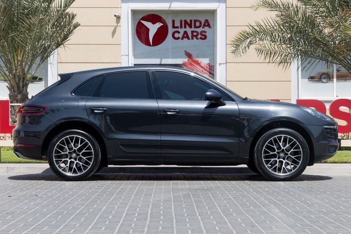 Used Porsche Macan I Facelift, 2.0 l, 2018 in Dubai by Linda Cars, Grey color. GCC Specs | AUTO.AE