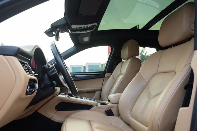 Used Porsche Macan I, 2.0 l, 2018 in Dubai by Linda Cars, White color. GCC Specs | AUTO.AE