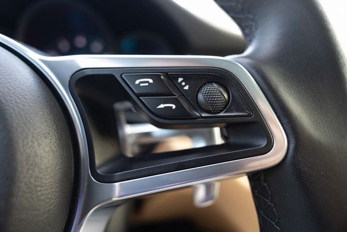 Used Porsche Macan I, 2.0 l, 2018 in Dubai by Linda Cars, White color. GCC Specs | AUTO.AE