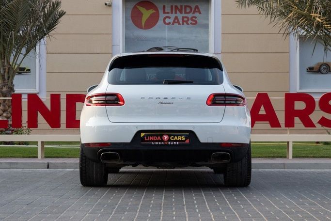 Used Porsche Macan I, 2.0 l, 2018 in Dubai by Linda Cars, White color. GCC Specs | AUTO.AE