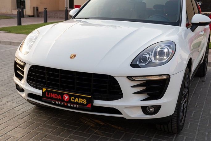 Used Porsche Macan I, 2.0 l, 2018 in Dubai by Linda Cars, White color. GCC Specs | AUTO.AE