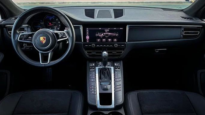 Подержанный Porsche Macan I Рестайлинг, 2.0 л, 2021 в Дубае от MBA Motors Синий цвет. Other | AUTO.AE