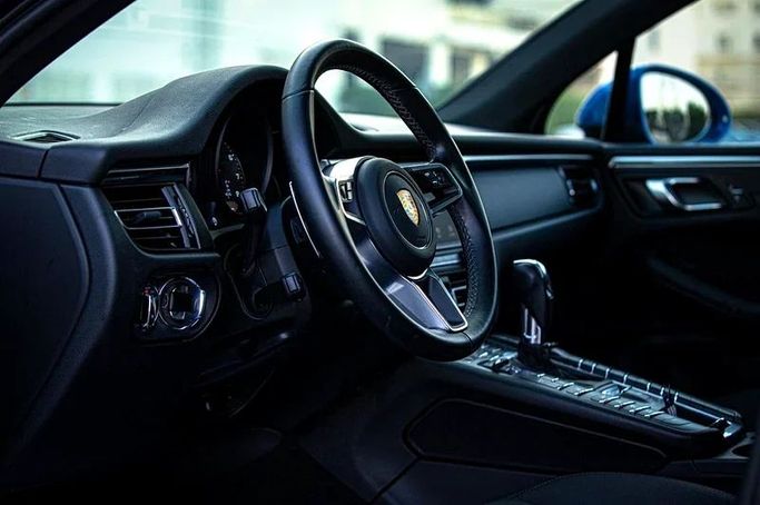 Подержанный Porsche Macan I Рестайлинг, 2.0 л, 2021 в Дубае от MBA Motors Синий цвет. Other | AUTO.AE